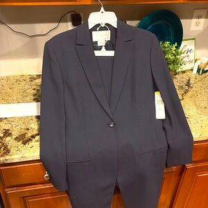 JONES NEW YORK DEEP NAVY PANTS SUIT!